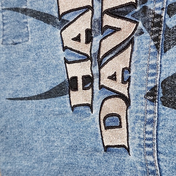 HARLEY DAVIDSON EMBROIDERED SILVER RAW-EDGE TRIBAL LOGO SNAP-BUTTON DENIM SHIRT - Picture 13 of 16